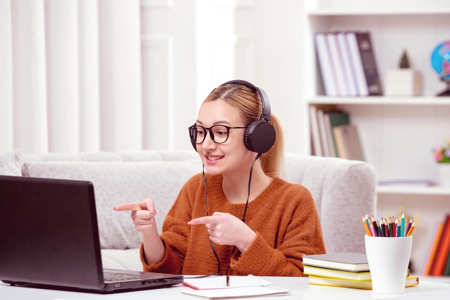 Quiz system with real-time feedback on professional French terminology